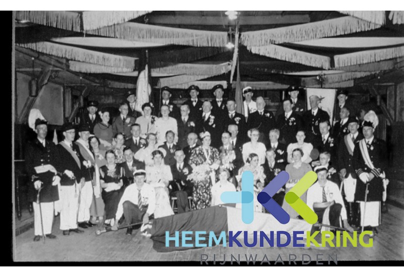 1937 Koning Wenzel Publiekhuijsen en Koningin C.M.C. Goris F00002805